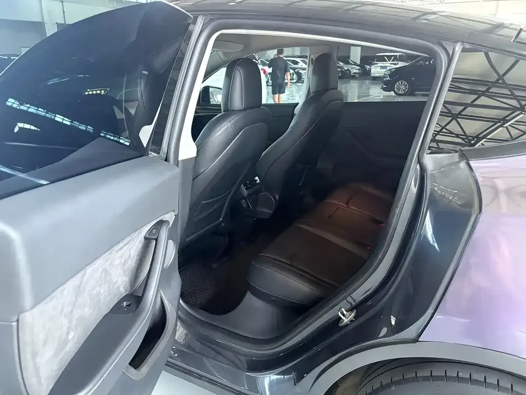 Tesla Model Y — фото 7