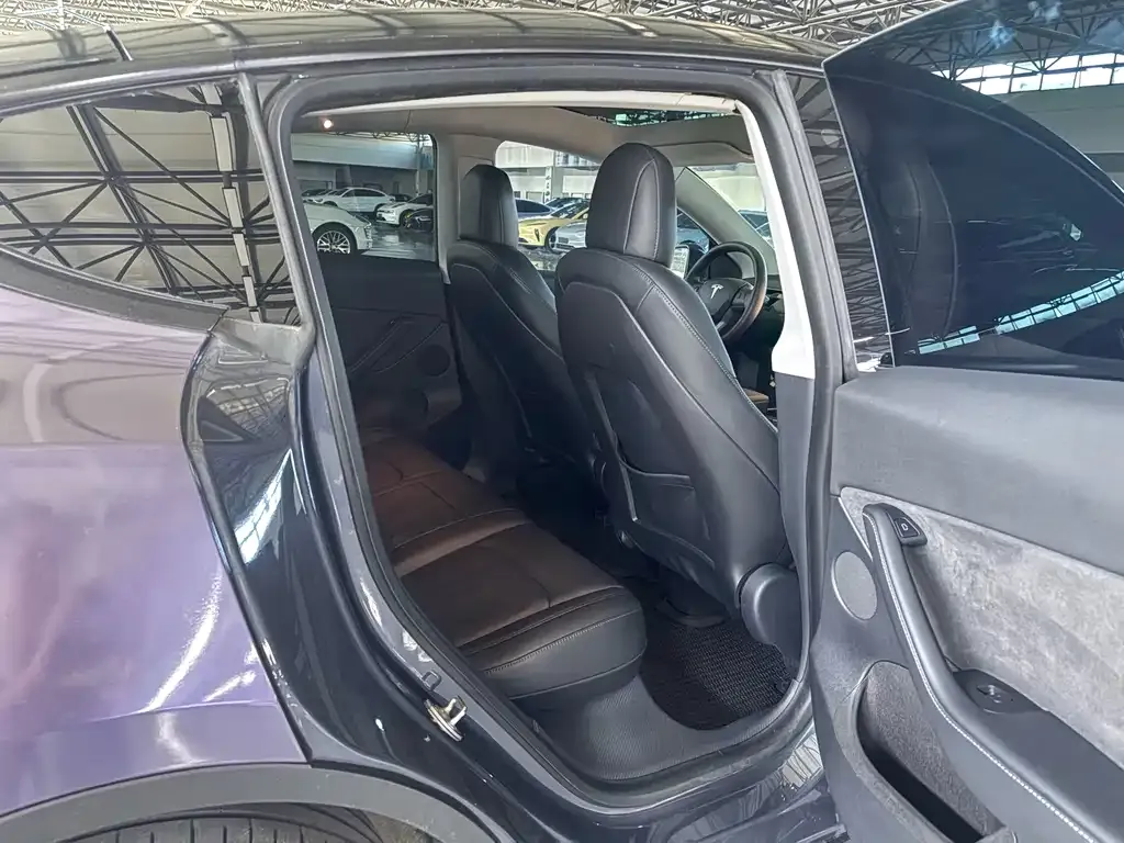 Tesla Model Y — фото 3