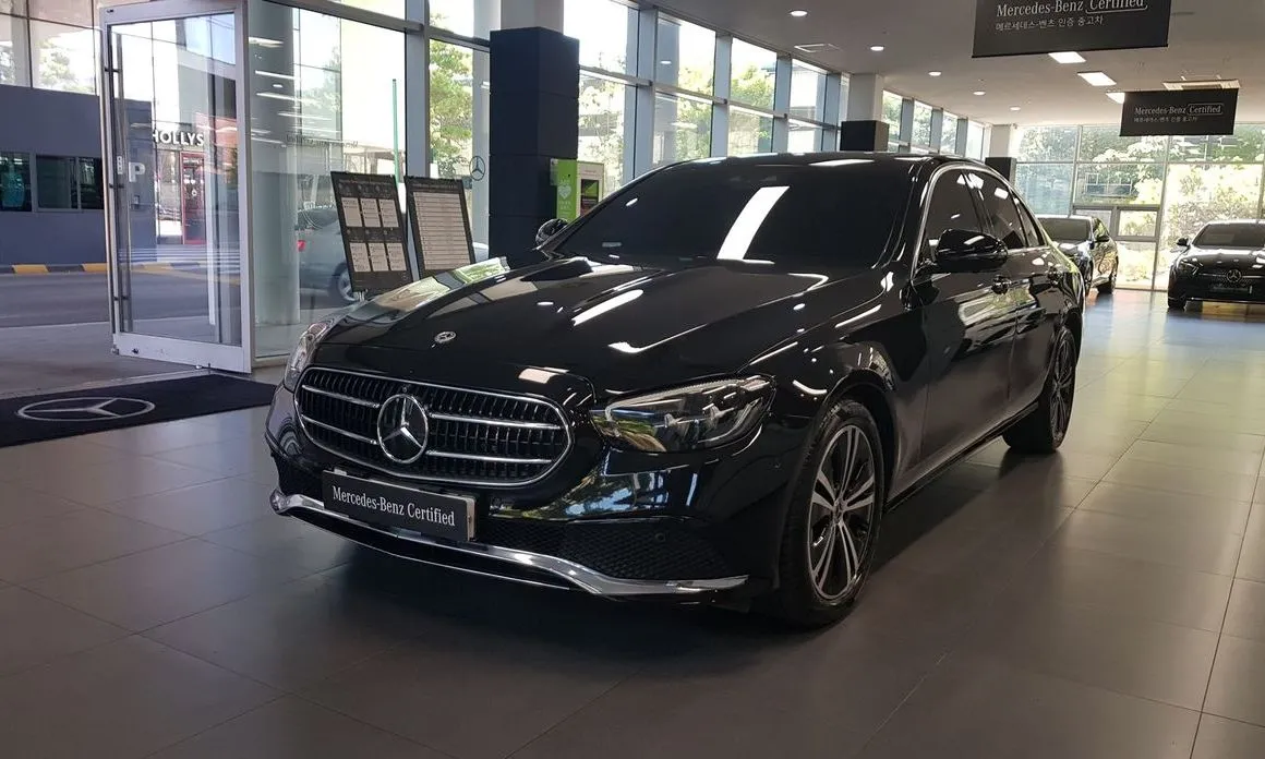 Mercedes-Benz E-Class — фото 1