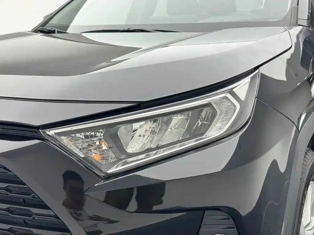 Toyota RAV4 — фото 6