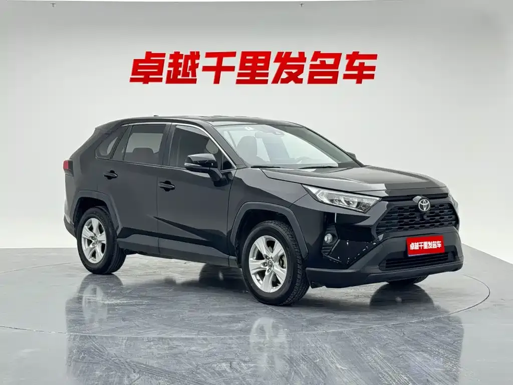 Toyota RAV4 — фото 8