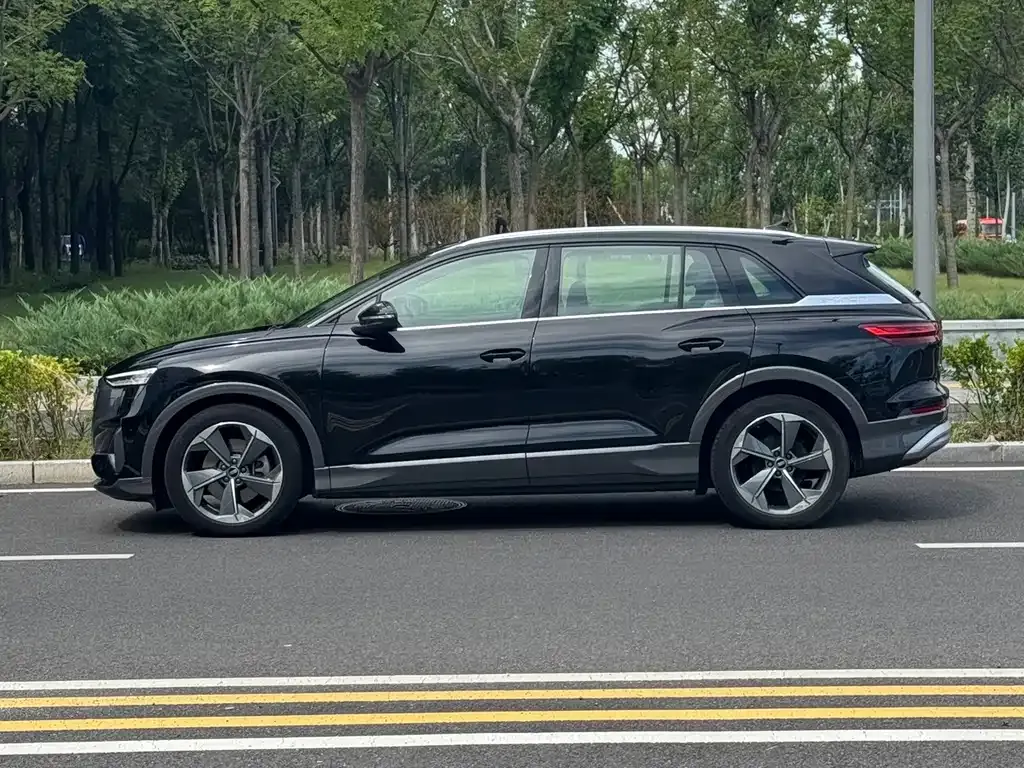 Audi Q5 e-tron — фото 4