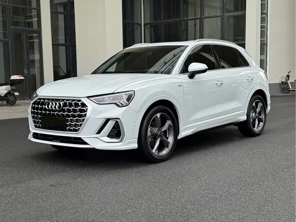Audi Q3 — фото 1