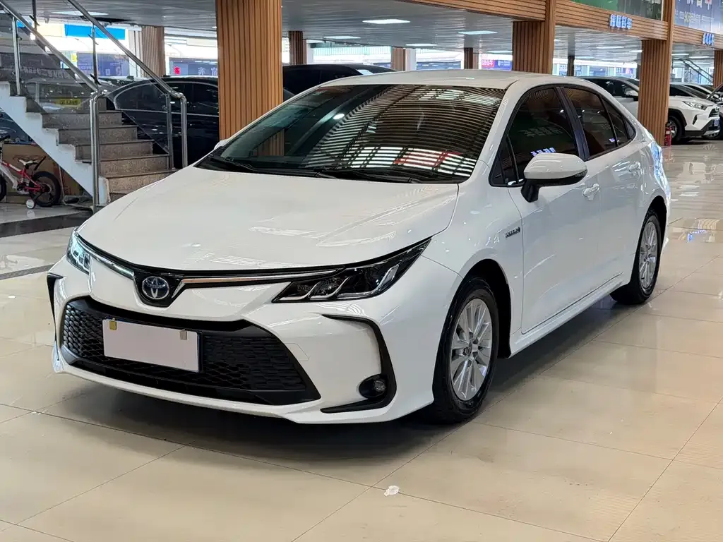 Toyota Corolla — фото 1