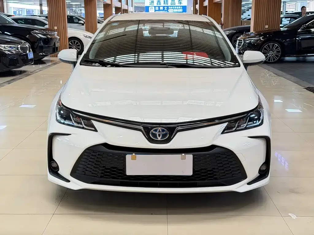 Toyota Corolla — фото 7