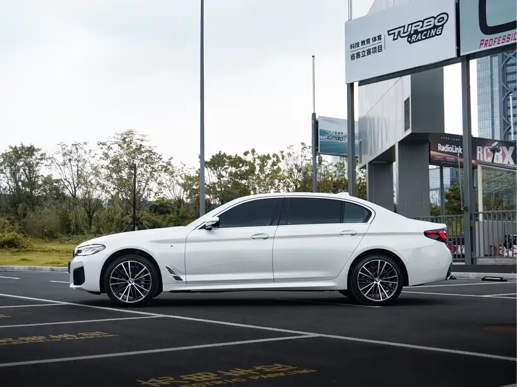 BMW 5 Series — фото 5