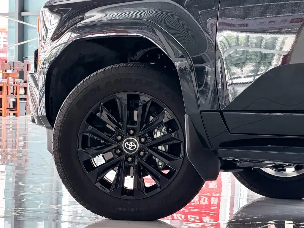 Toyota Prado — фото 4