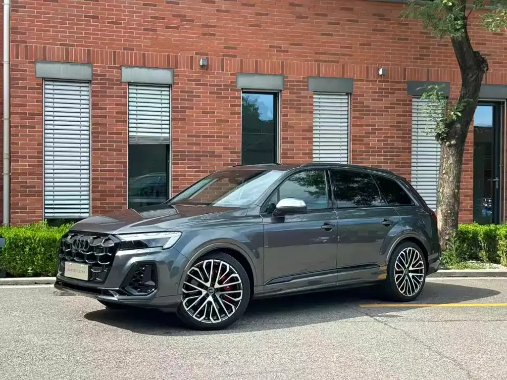 Audi SQ7 — фото 1