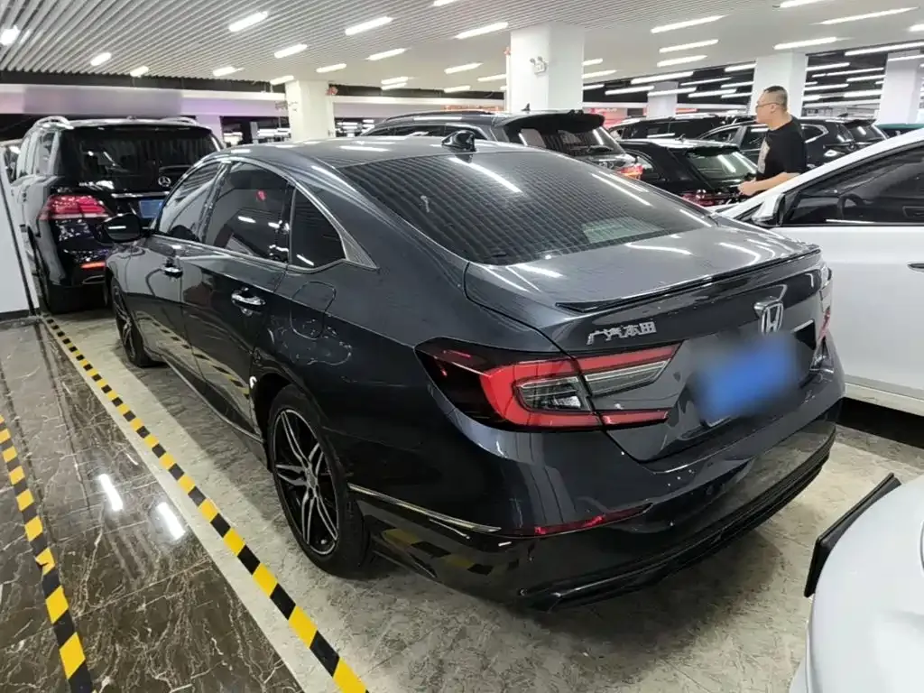 Honda Accord — фото 8
