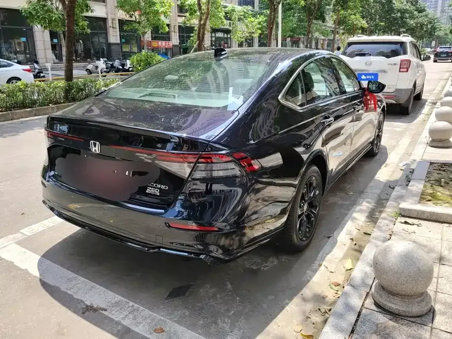 Honda Accord — фото 10
