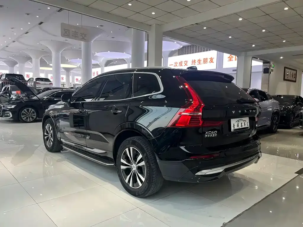 Volvo XC60 — фото 10