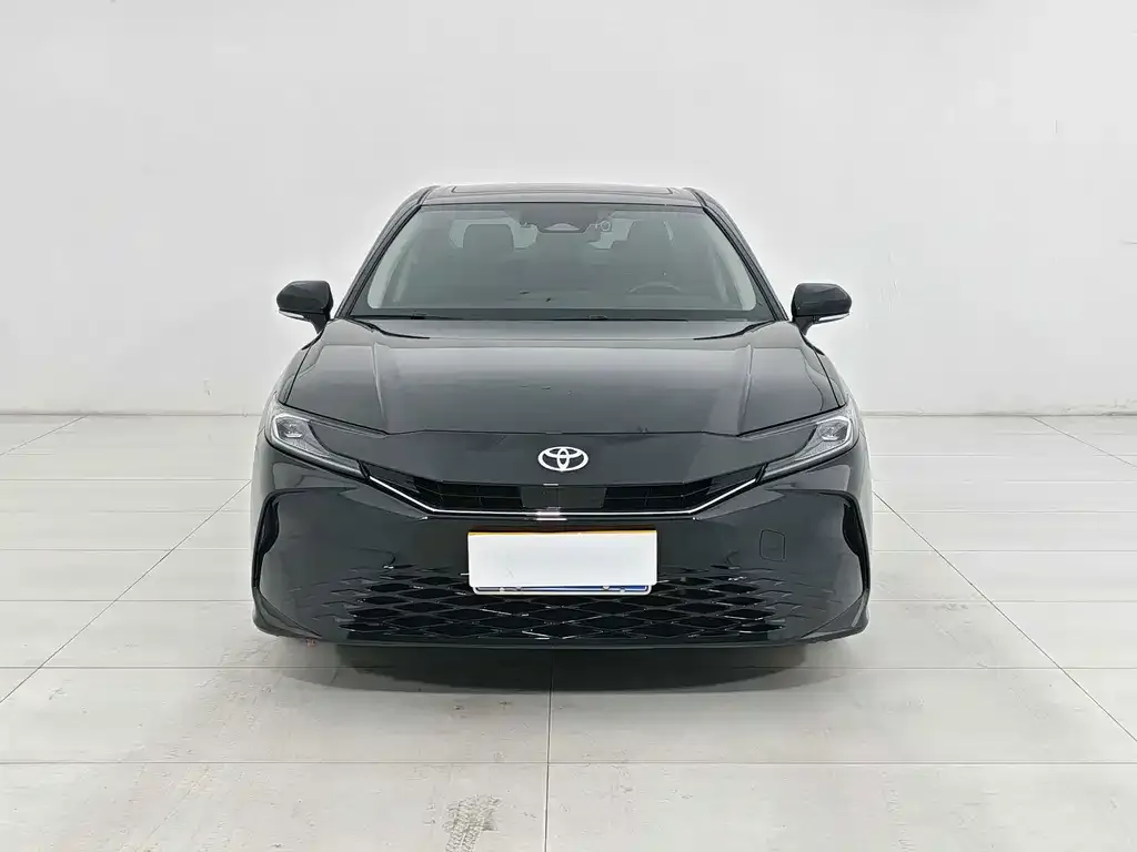 Toyota Camry — фото 10