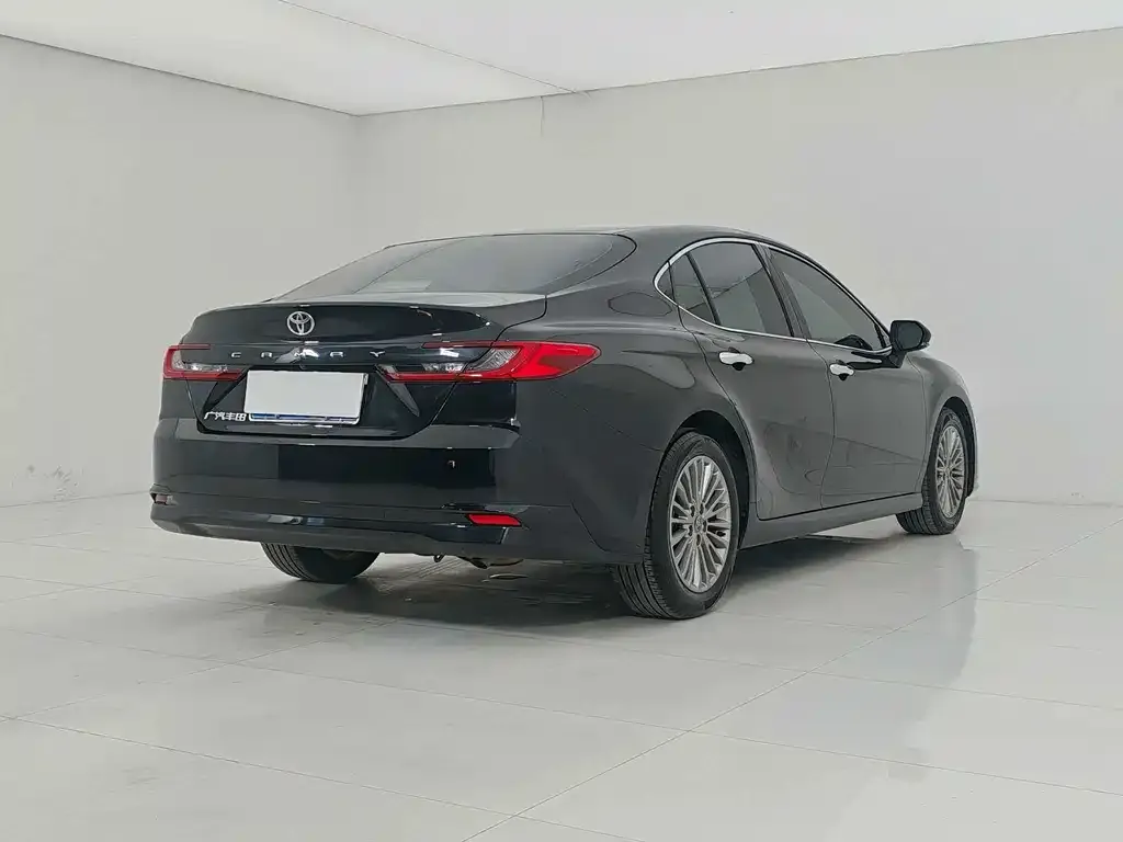 Toyota Camry — фото 5