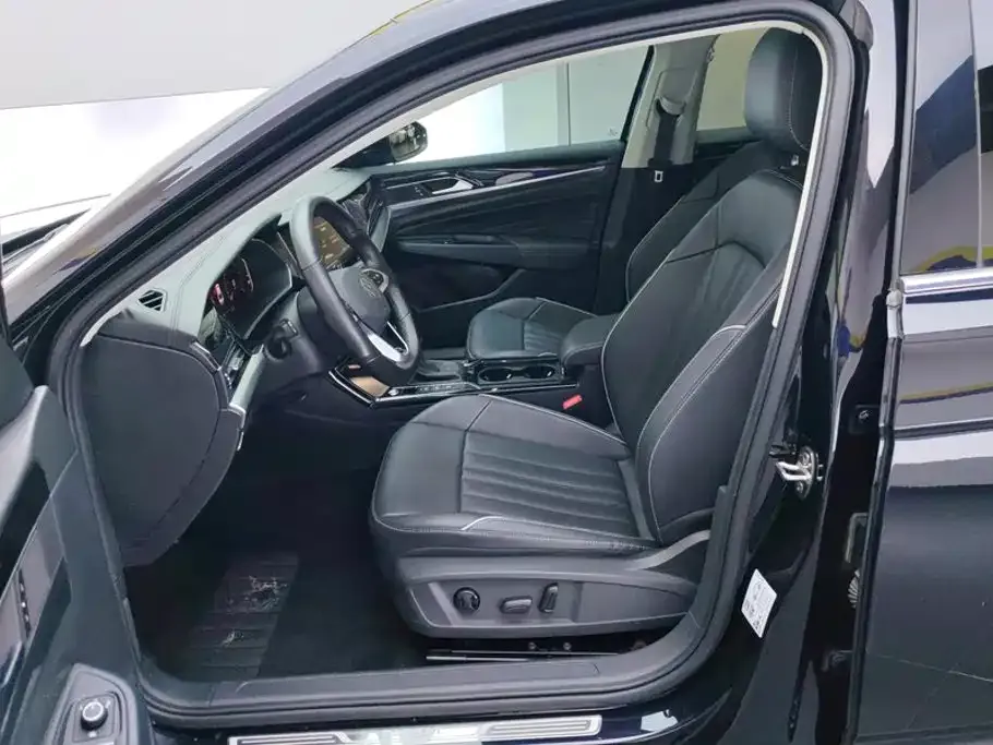 Volkswagen Passat — фото 10