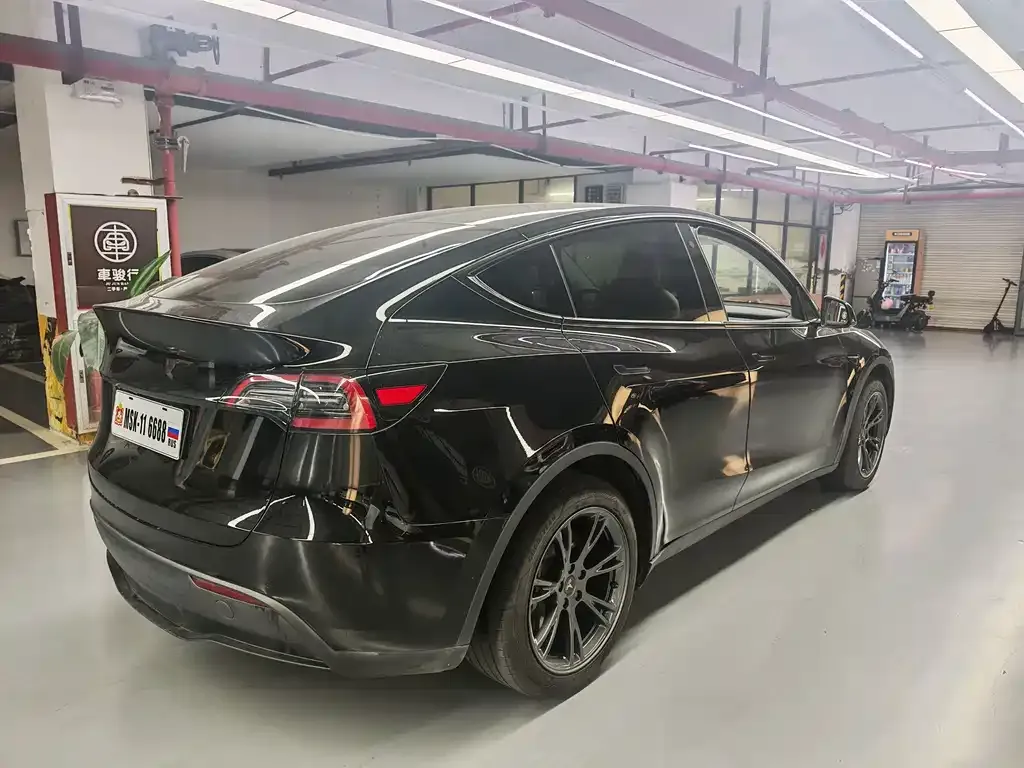 Tesla Model Y — фото 6
