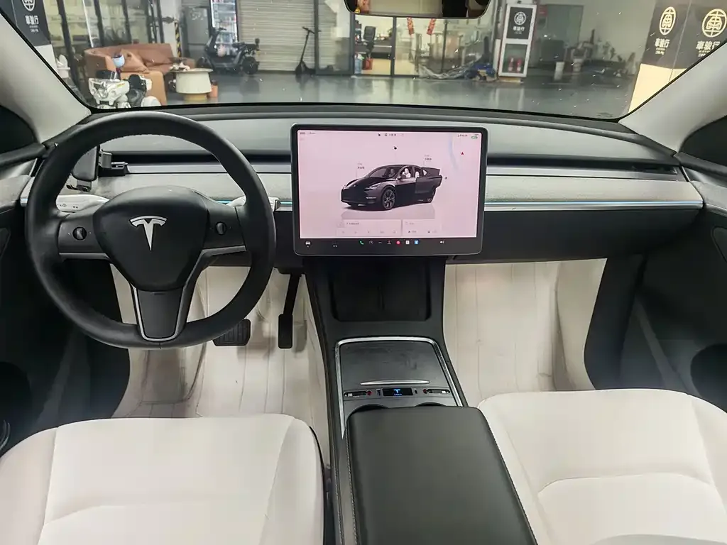 Tesla Model Y — фото 5