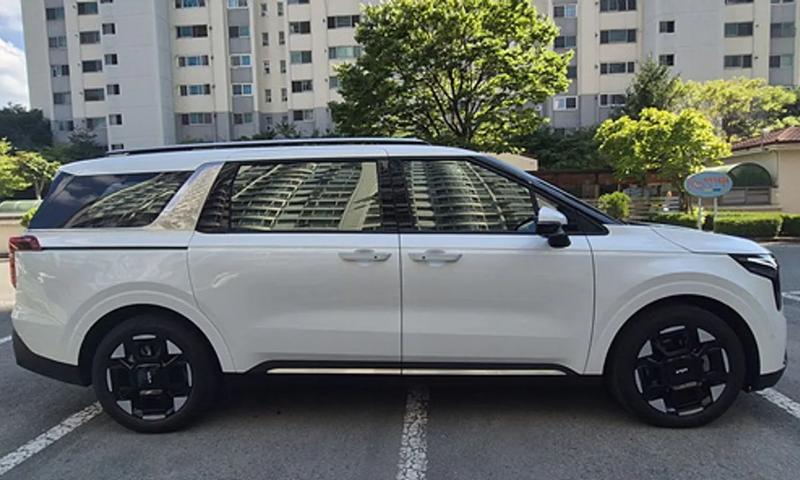 Kia Carnival — фото 4