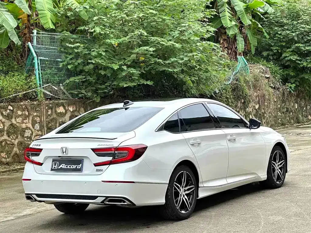 Honda Accord — фото 9