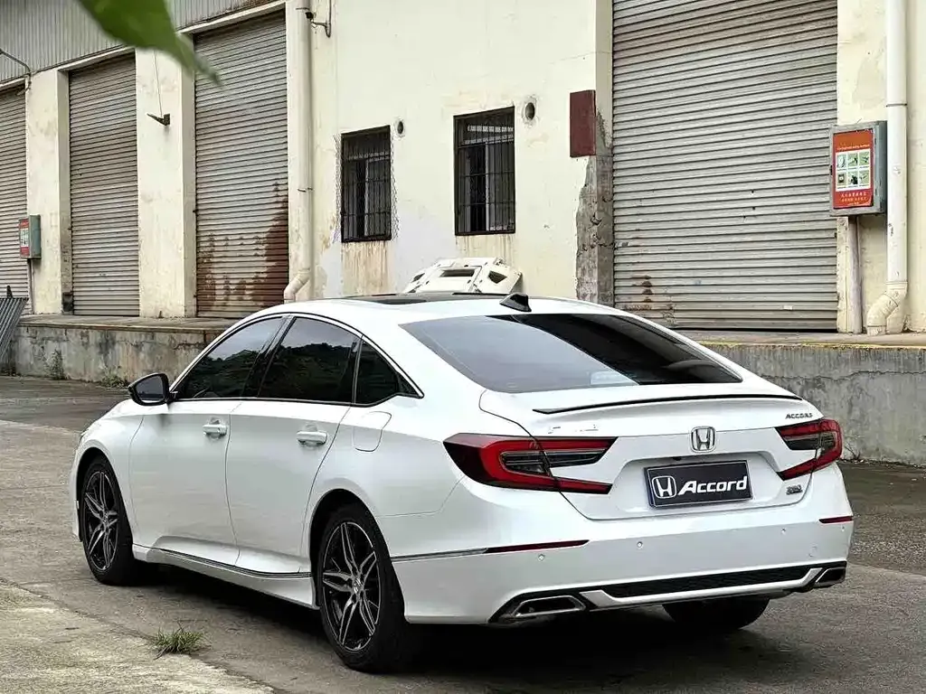 Honda Accord — фото 7