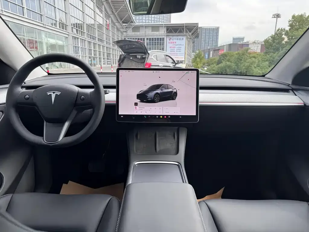 Tesla Model Y — фото 7