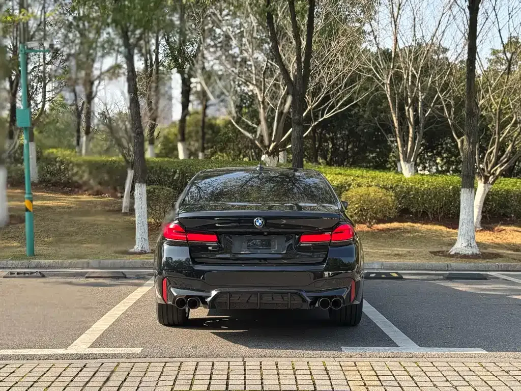 BMW 5 Series — фото 10