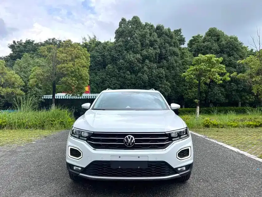 Volkswagen T-Roc — фото 1