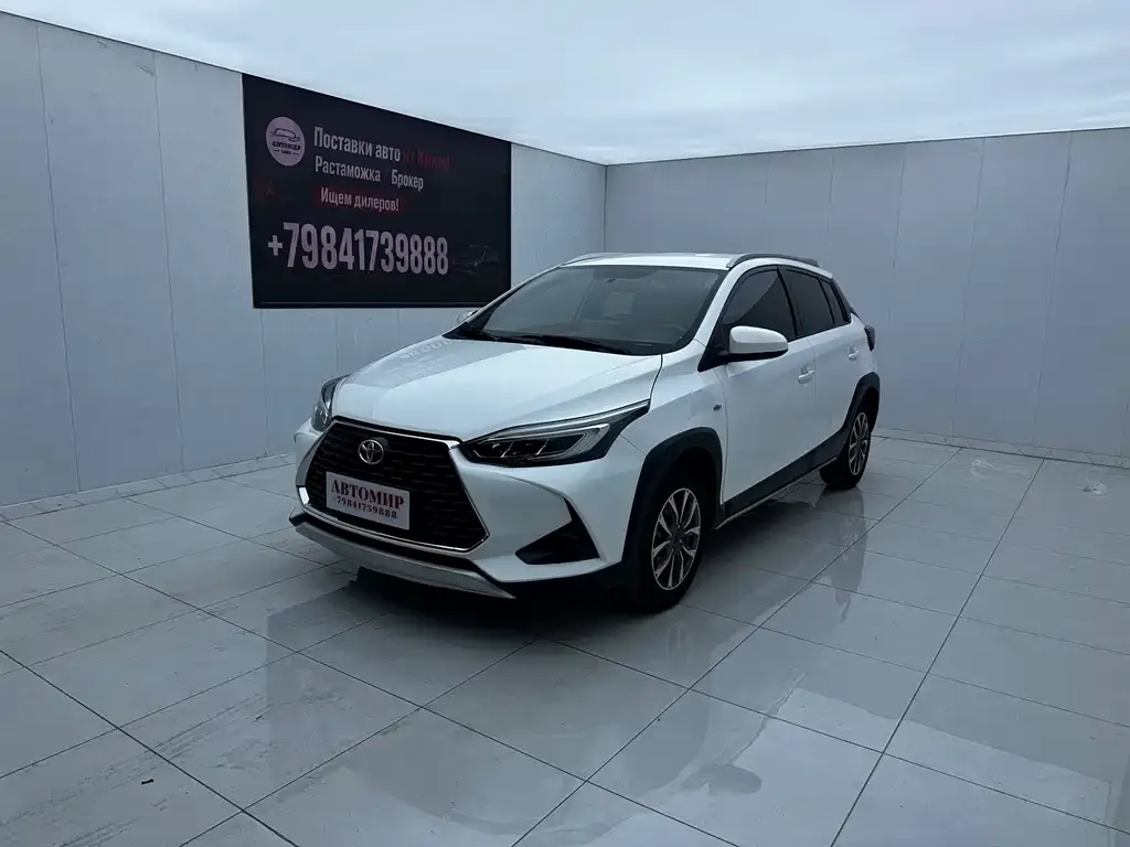 Toyota Yaris L — фото 1