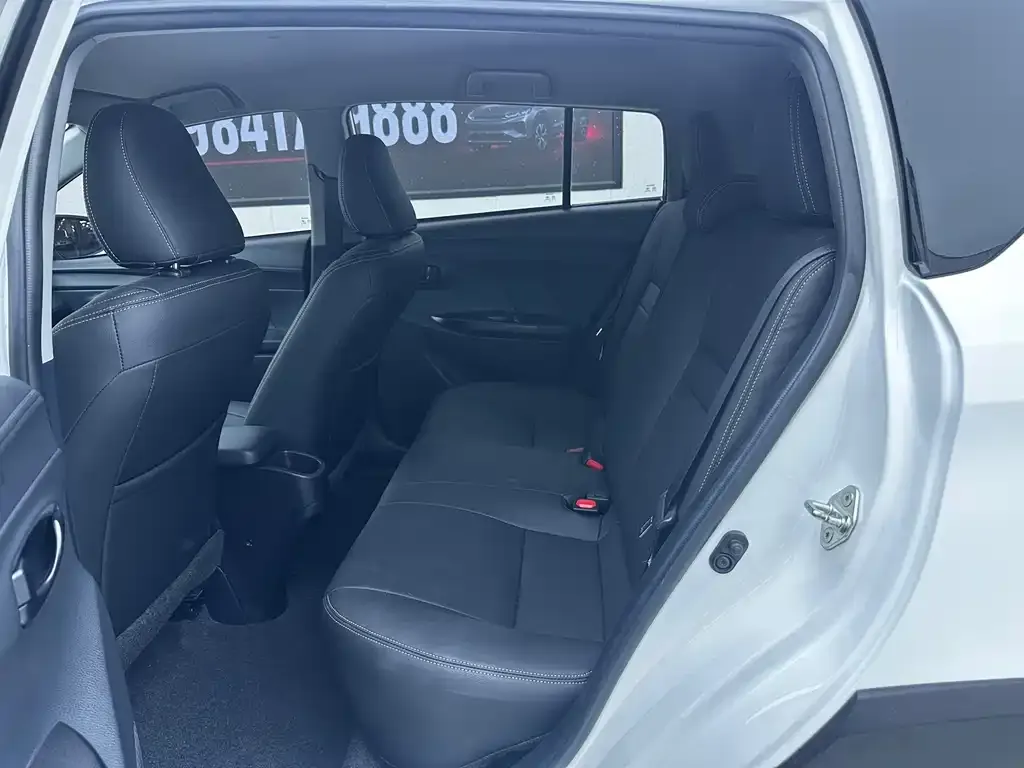 Toyota Yaris L — фото 2