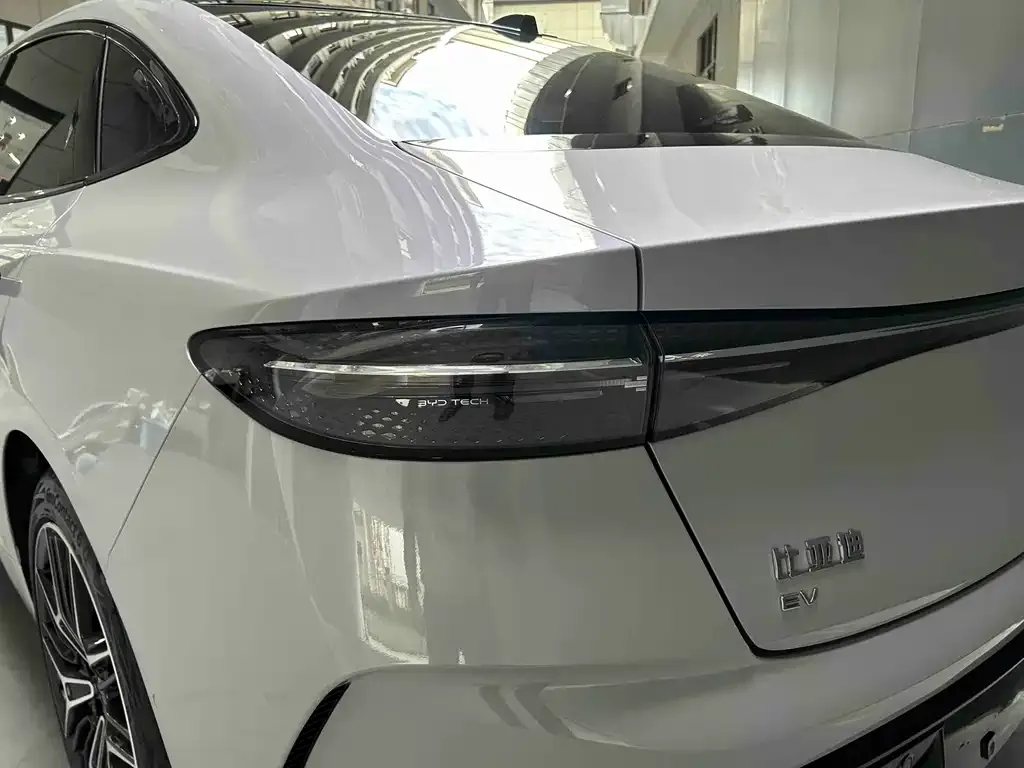 BYD Seal — фото 3