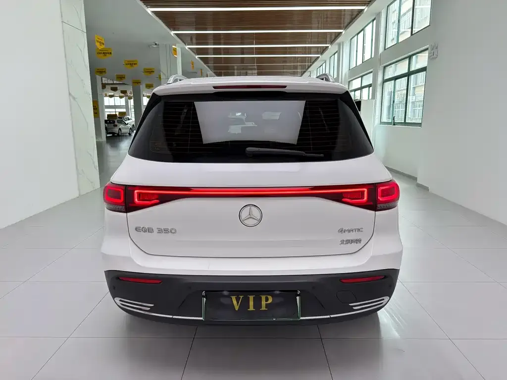 Mercedes-Benz EQB — фото 8