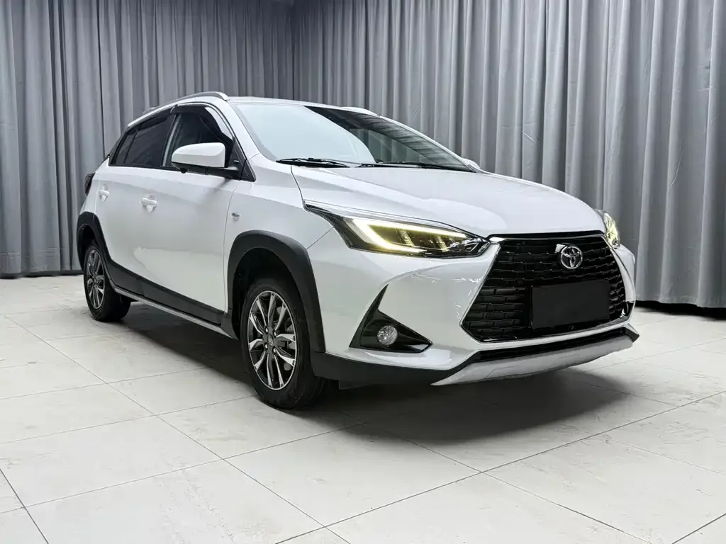 Toyota Yaris L — фото 10