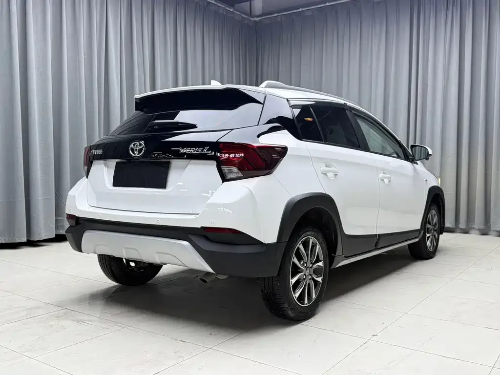 Toyota Yaris L — фото 9
