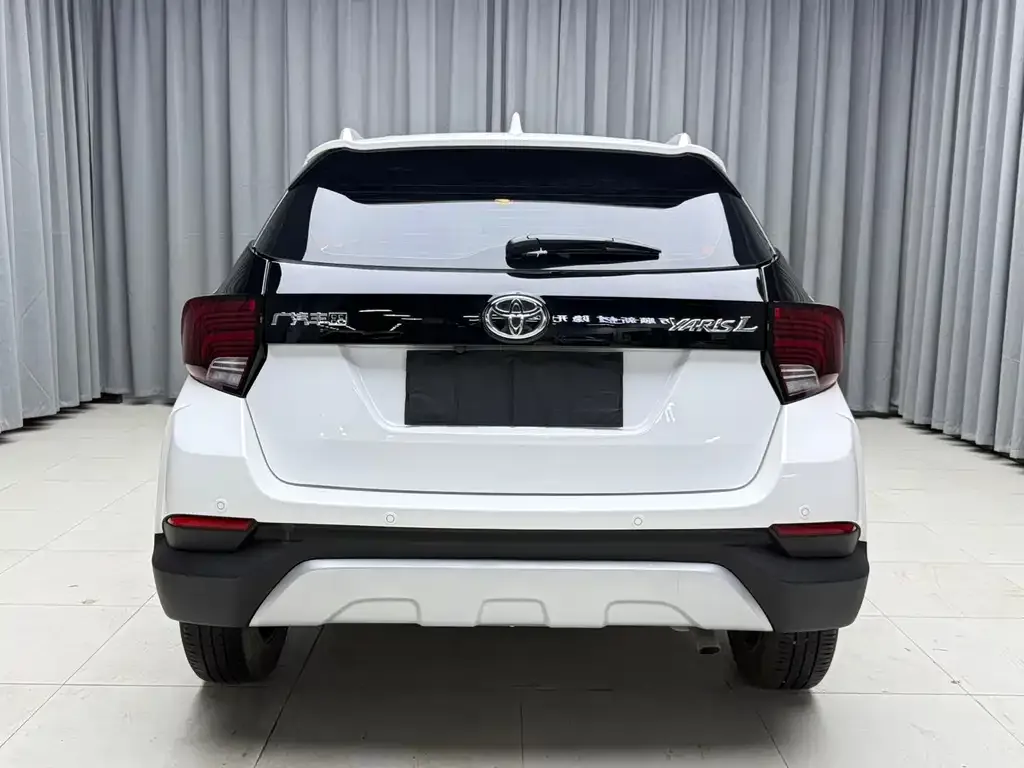 Toyota Yaris L — фото 2