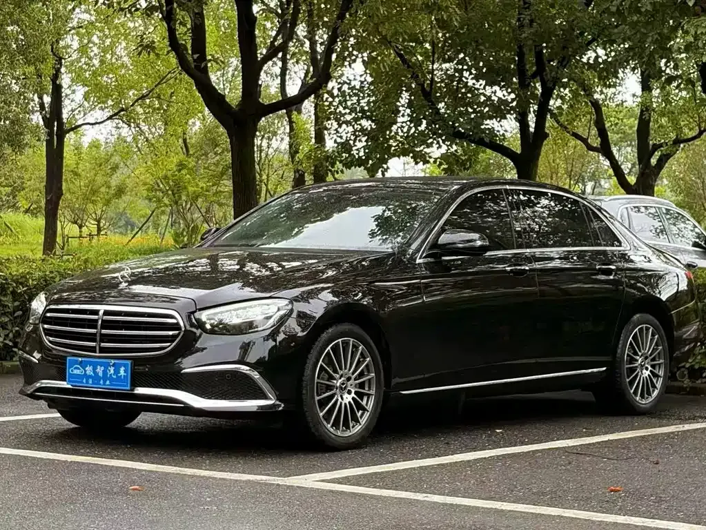 Mercedes-Benz E-Class — фото 1