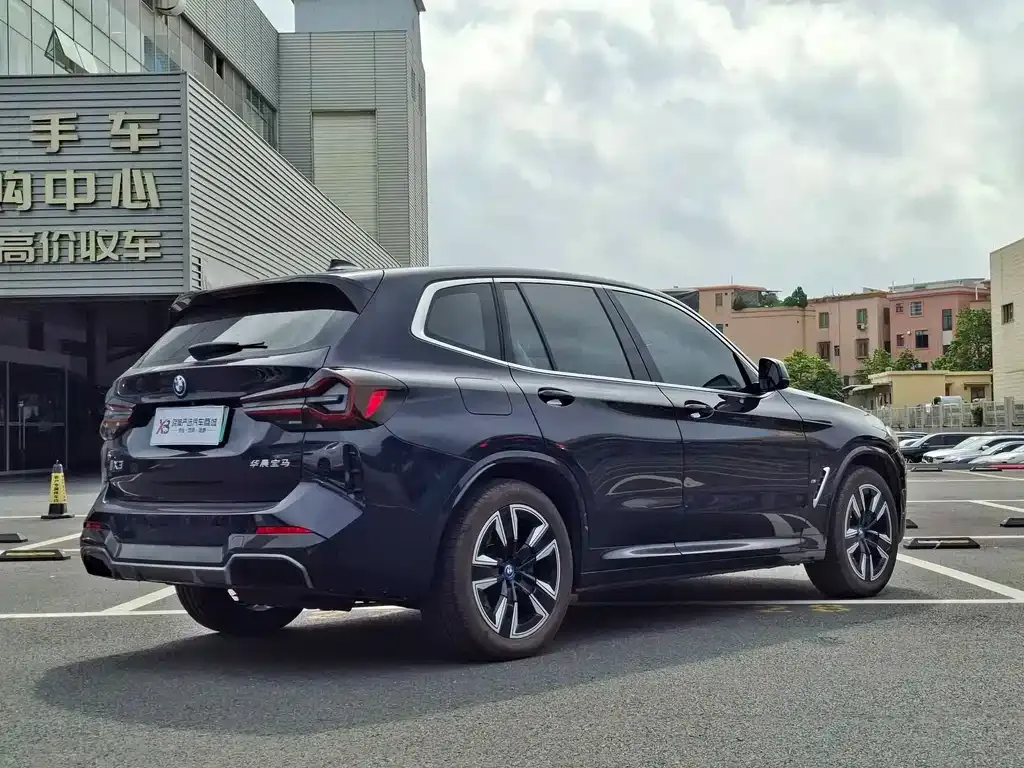 BMW iX3 — фото 10