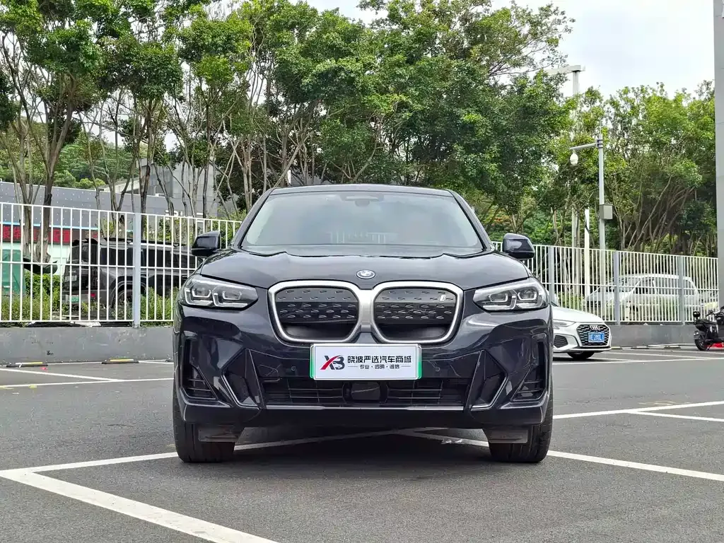 BMW iX3 — фото 8