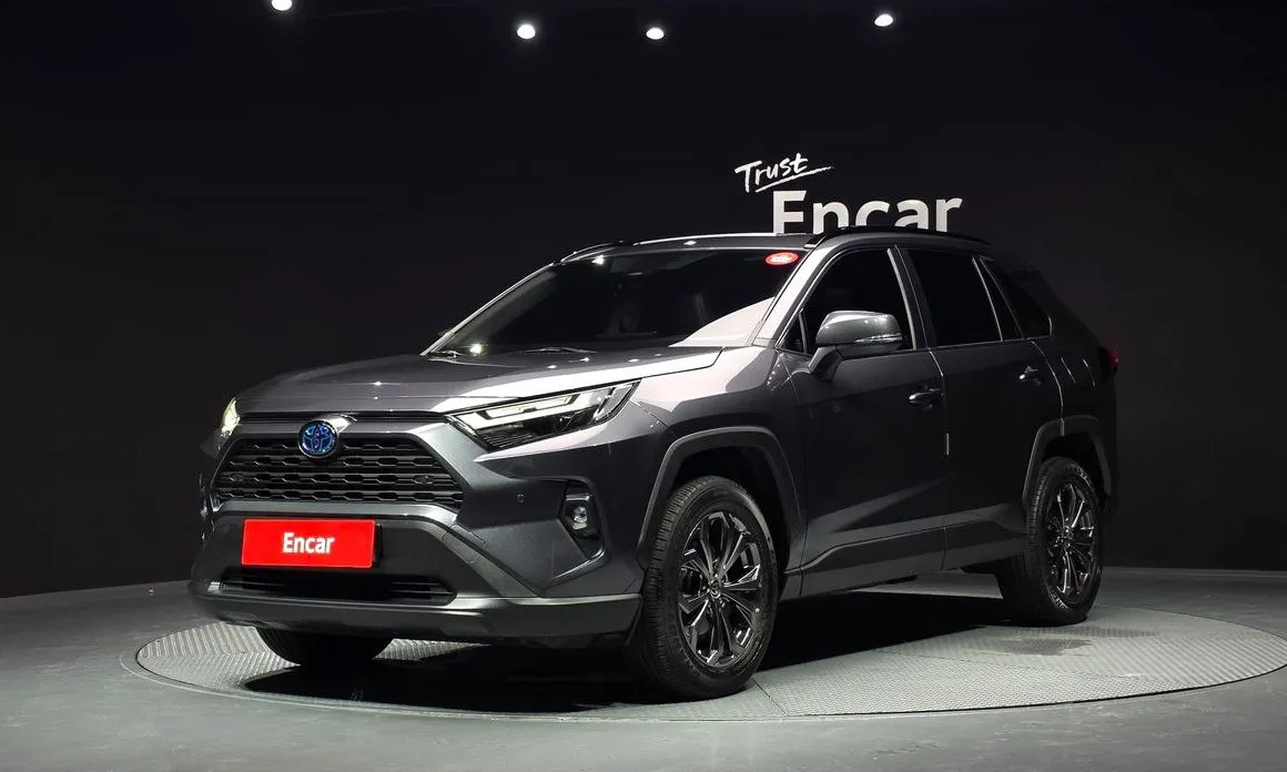 Toyota RAV4 — фото 1