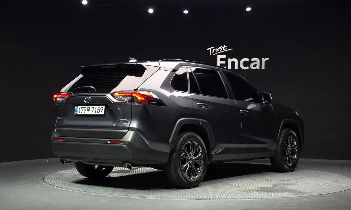 Toyota RAV4 — фото 4