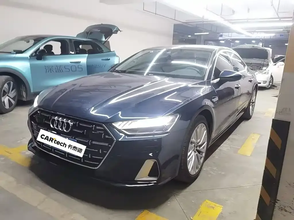 Audi A7L — фото 1