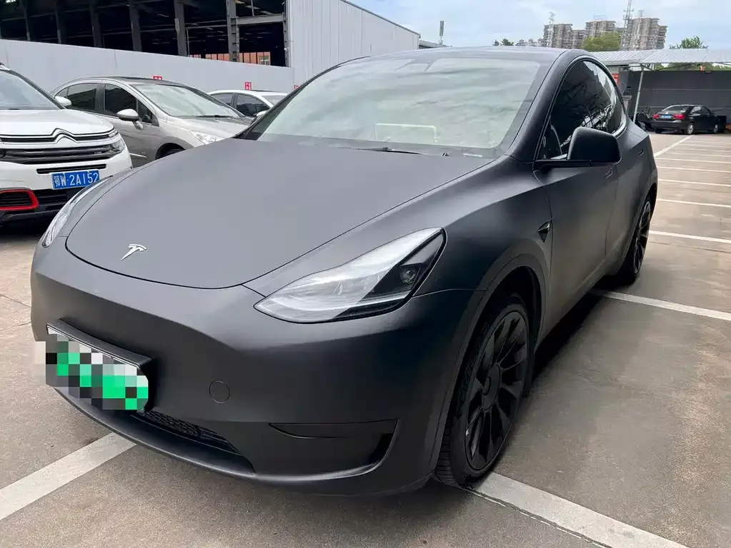 Tesla Model Y — фото 1