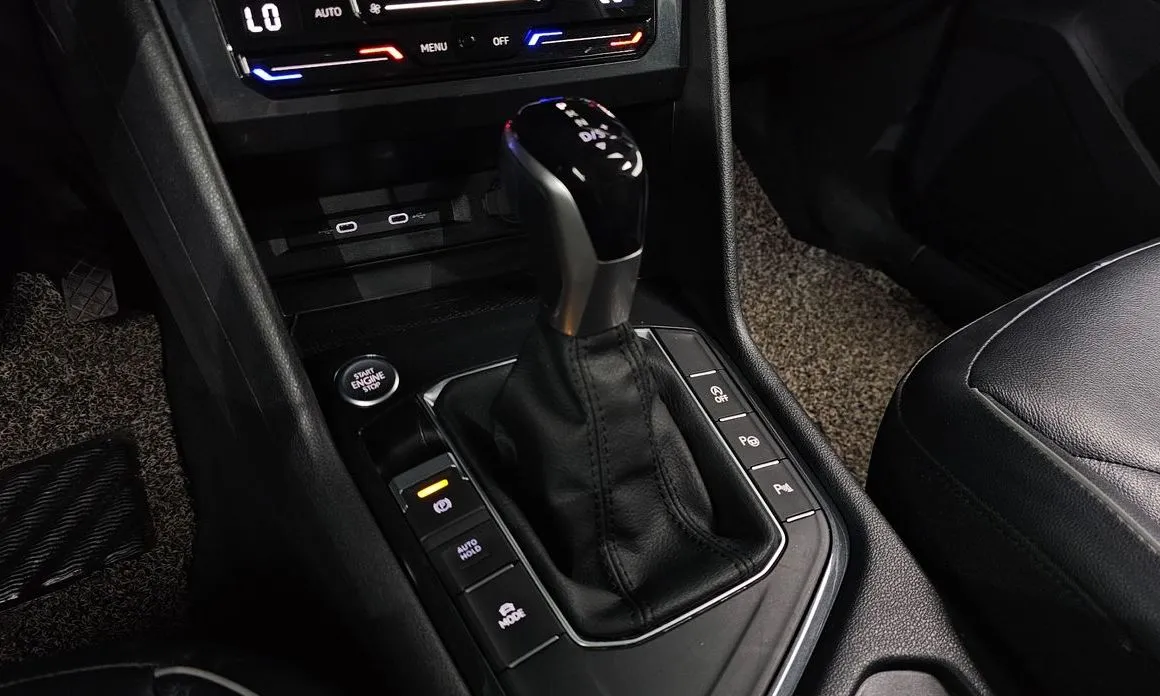 Volkswagen Tiguan — фото 10