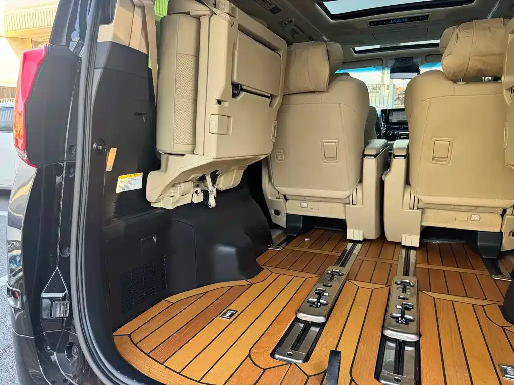 Toyota Alphard — фото 9