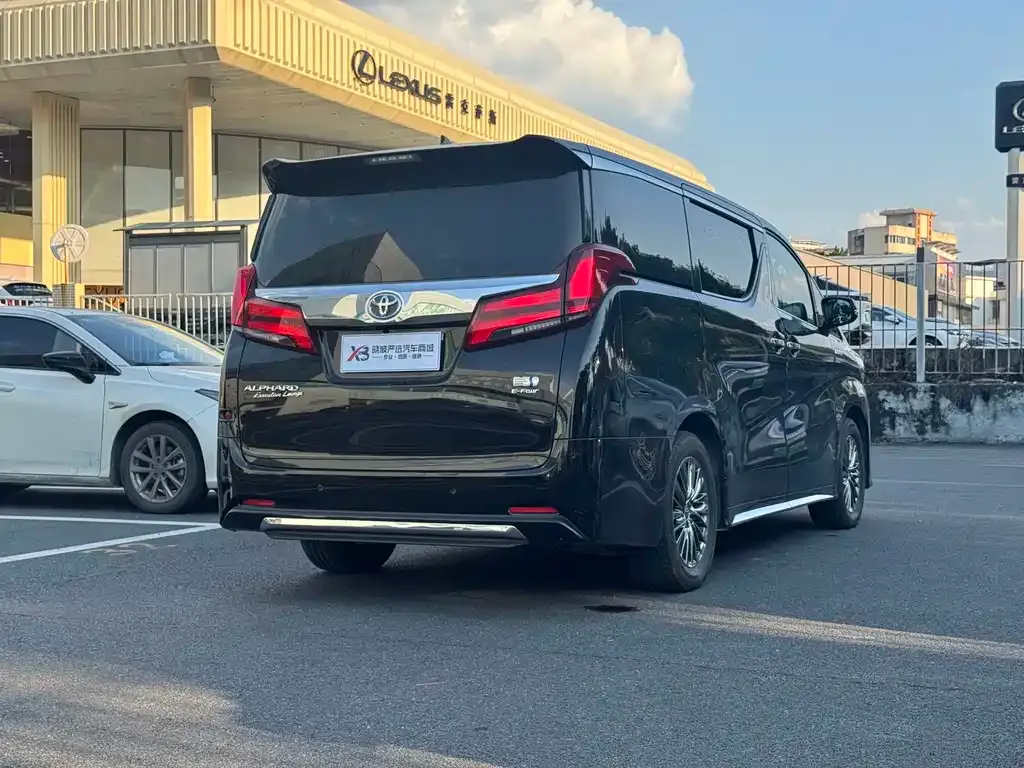 Toyota Alphard — фото 8