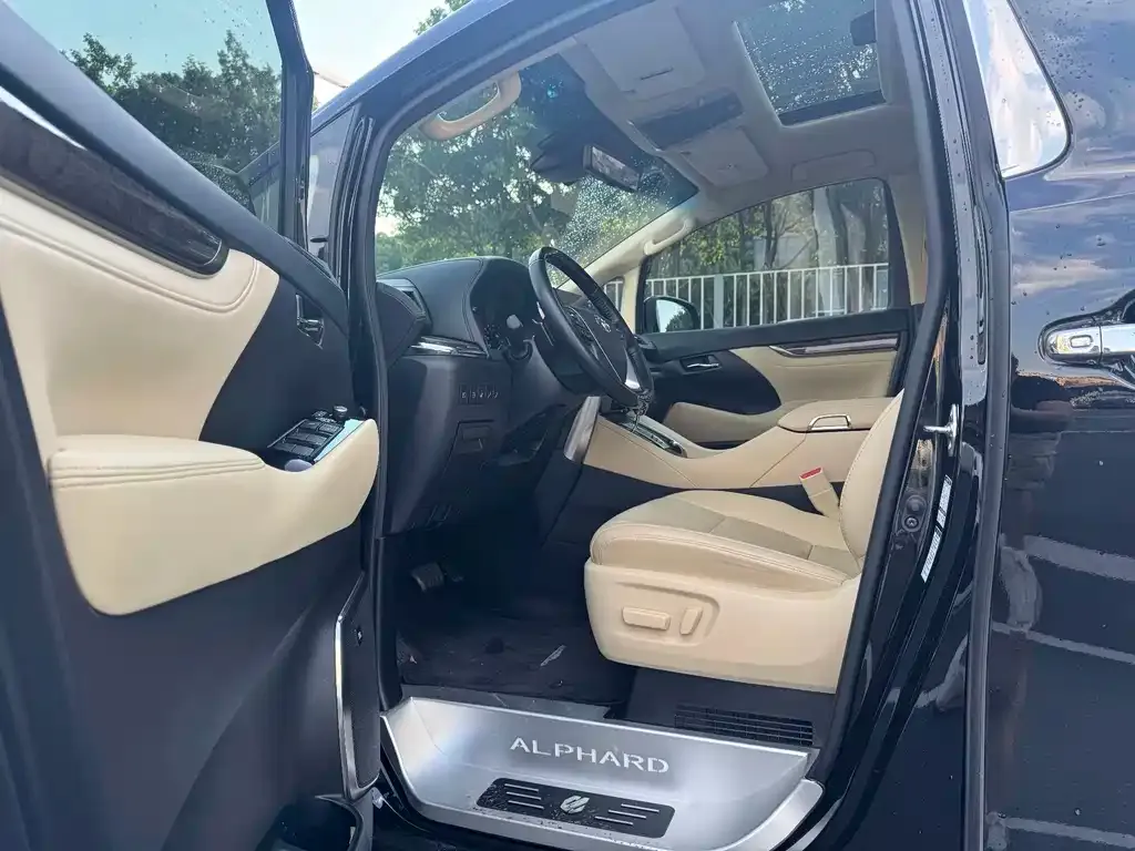 Toyota Alphard — фото 5