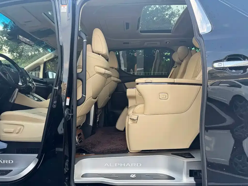 Toyota Alphard — фото 3