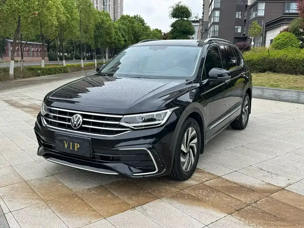 Volkswagen Tiguan L — фото 8