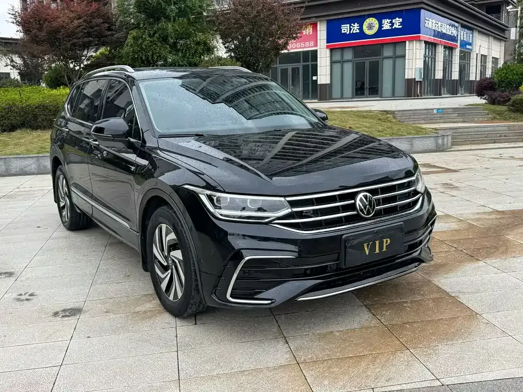 Volkswagen Tiguan L — фото 3