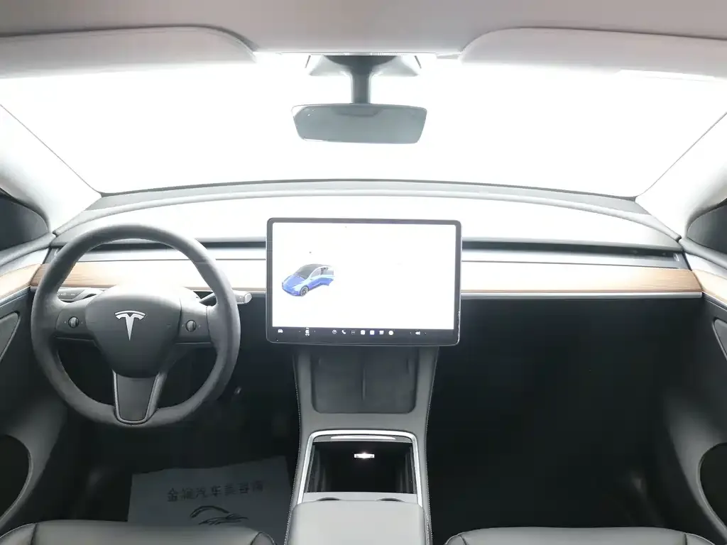 Tesla Model Y — фото 7