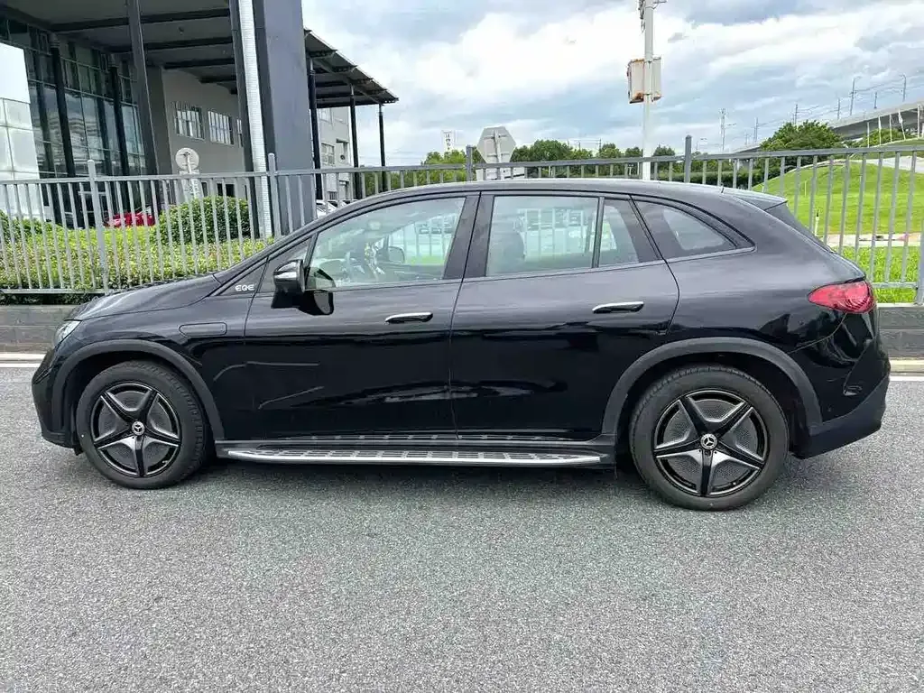 Mercedes-Benz EQE SUV — фото 9