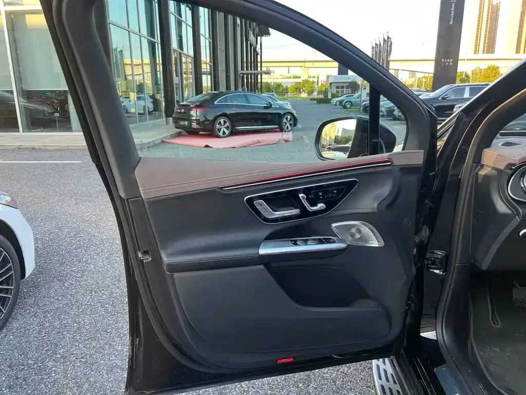 Mercedes-Benz EQE SUV — фото 2
